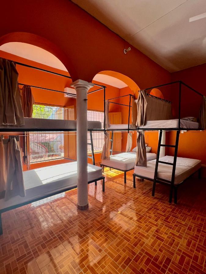 Alena Hostal Valladolid  Exterior photo
